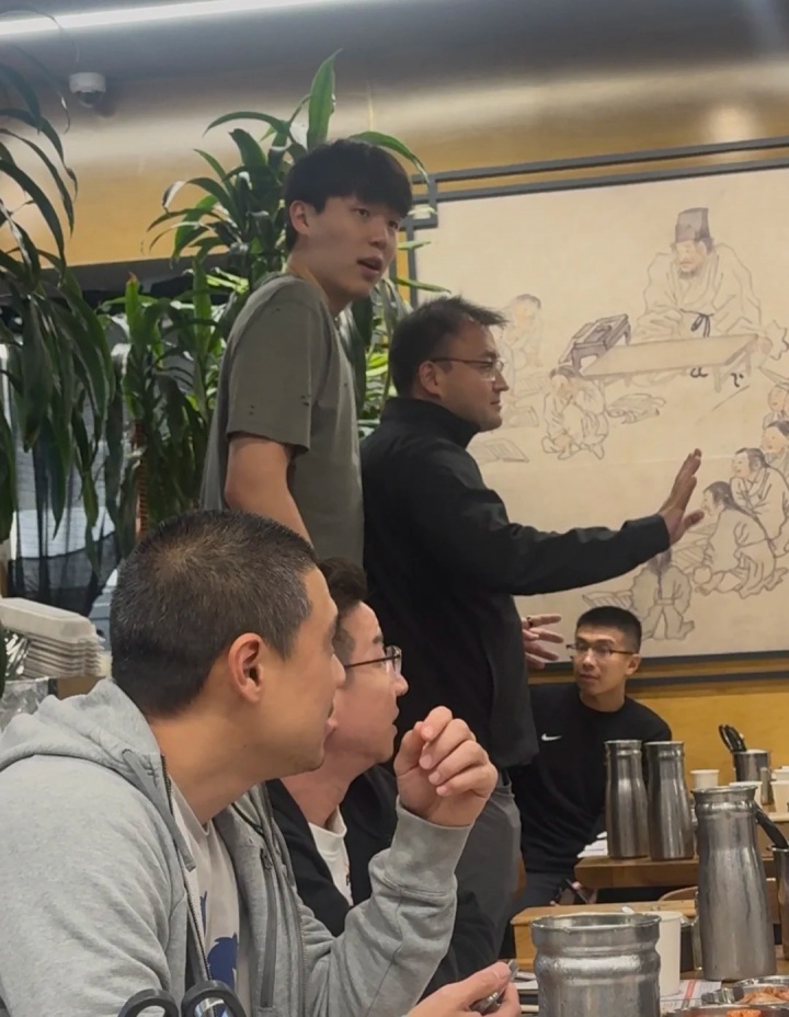 队记：你可以说杨瀚森三分8投0中 但他职业道德没问题