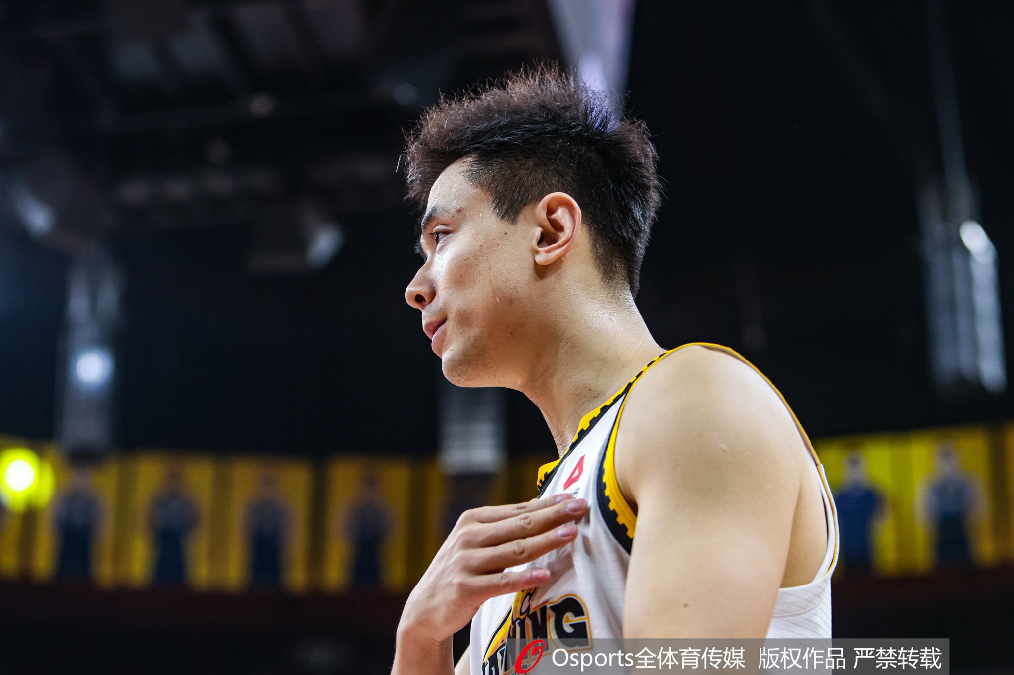 媒体人：辽宁远没到至暗时刻 下赛季有合适外援他们仍是夺冠热门 